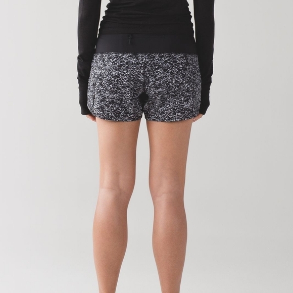 Lululemon Run Times Short Iced Wave White Black / Black Size 8 - Picture 4 of 7